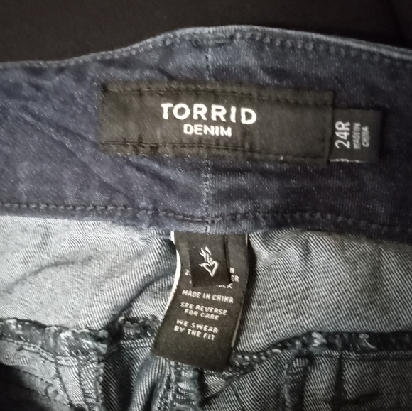Torrid Denim 4 pockets zipper button clip closure Sz 24R - Picture 6 of 8
